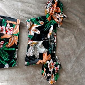 GUESS  matching top and skirt